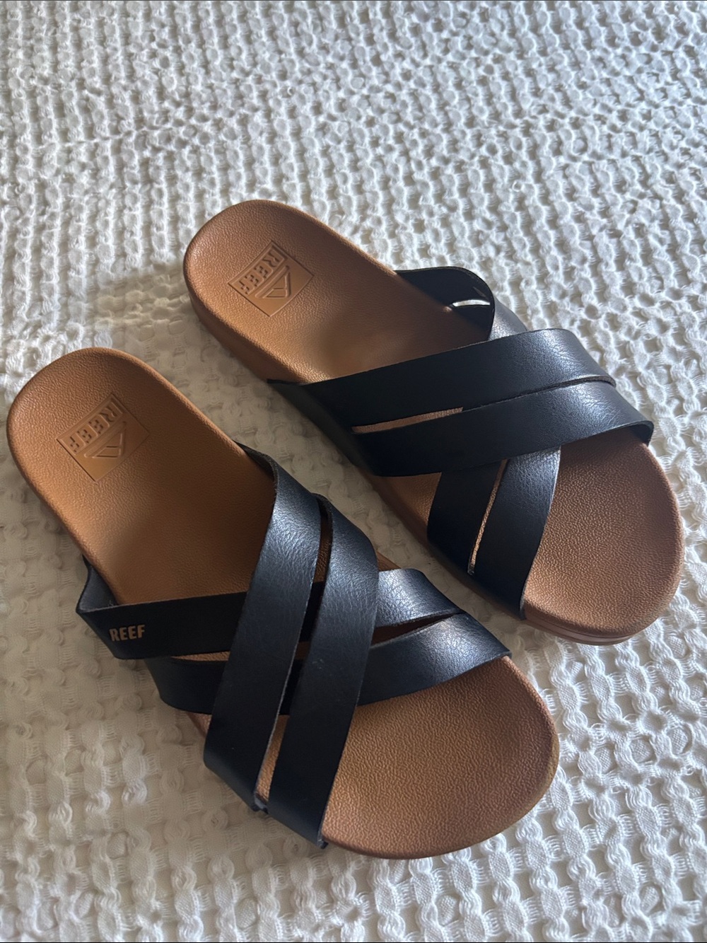 Reef Black Crisscross Slide Sandals with Tan Footbed Sz 7 Slip on